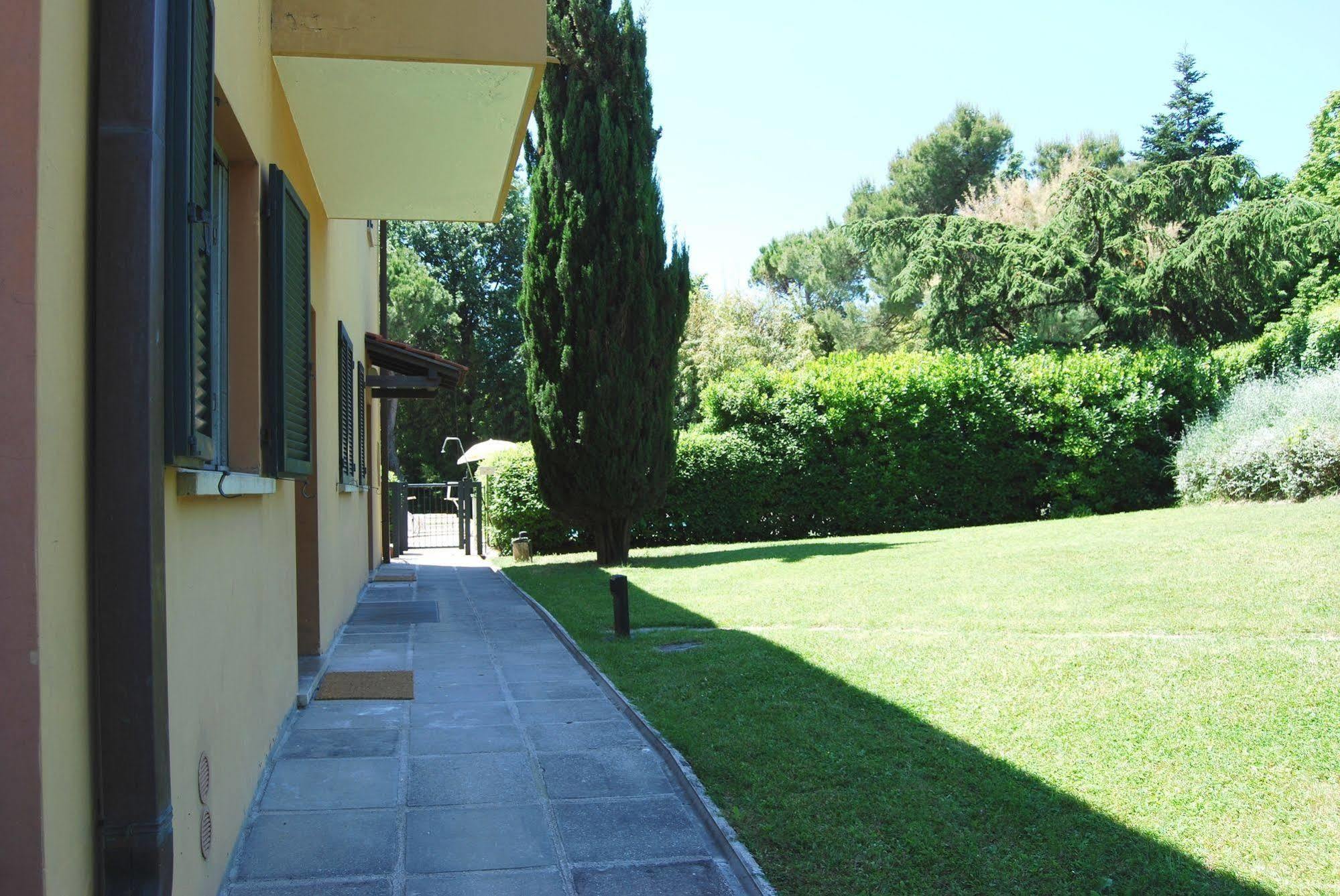 Residenze Al Colle Dei Pini Aparthotel Riccione Exterior foto