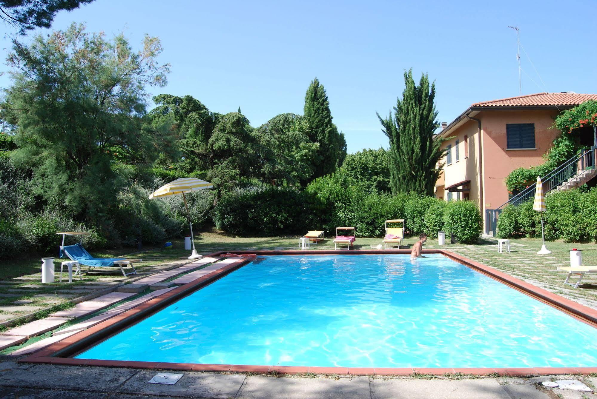 Residenze Al Colle Dei Pini Aparthotel Riccione Exterior foto